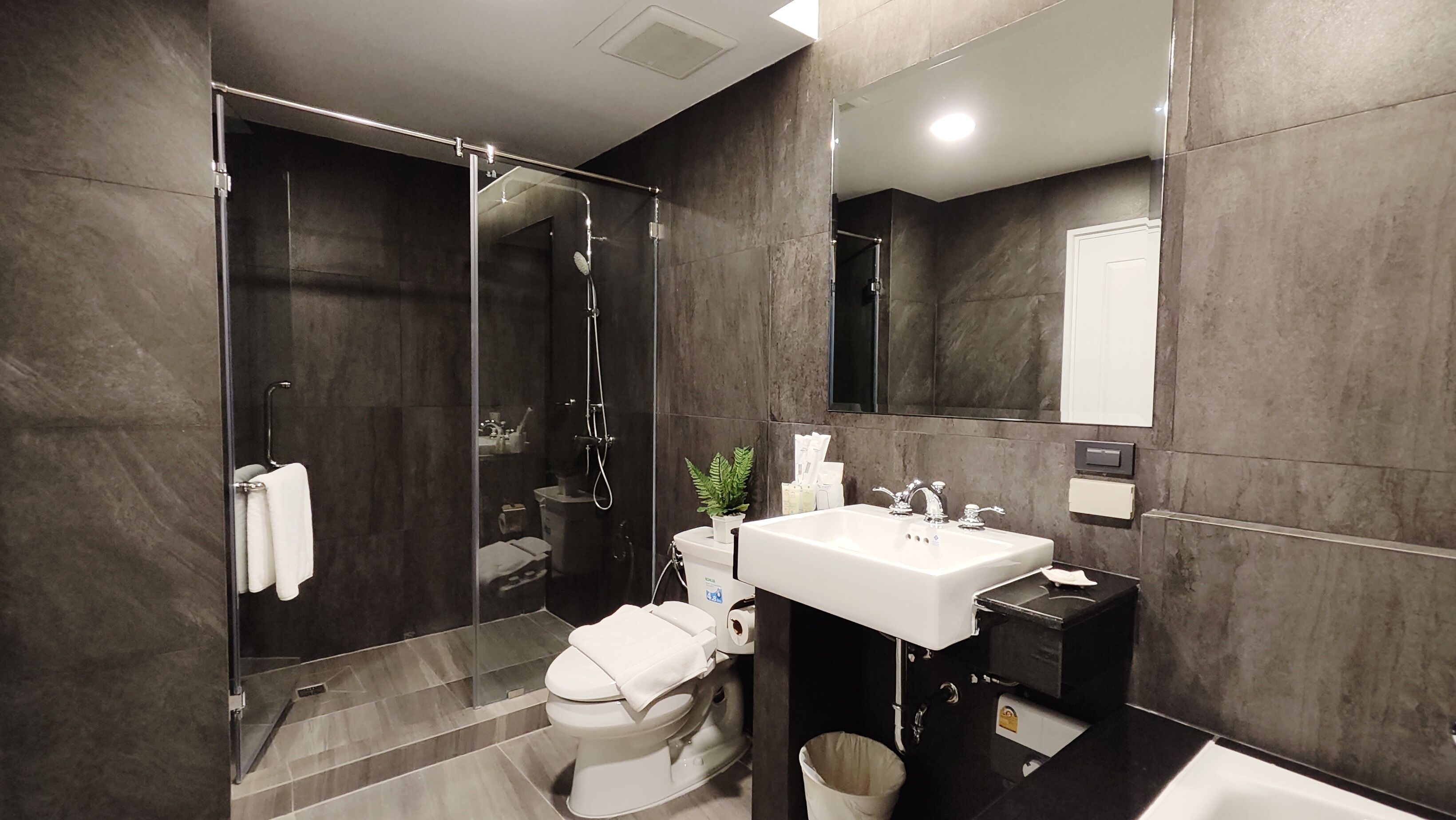 Grand Premier Room | Bathroom