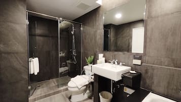 Grand Premier Room | Bathroom