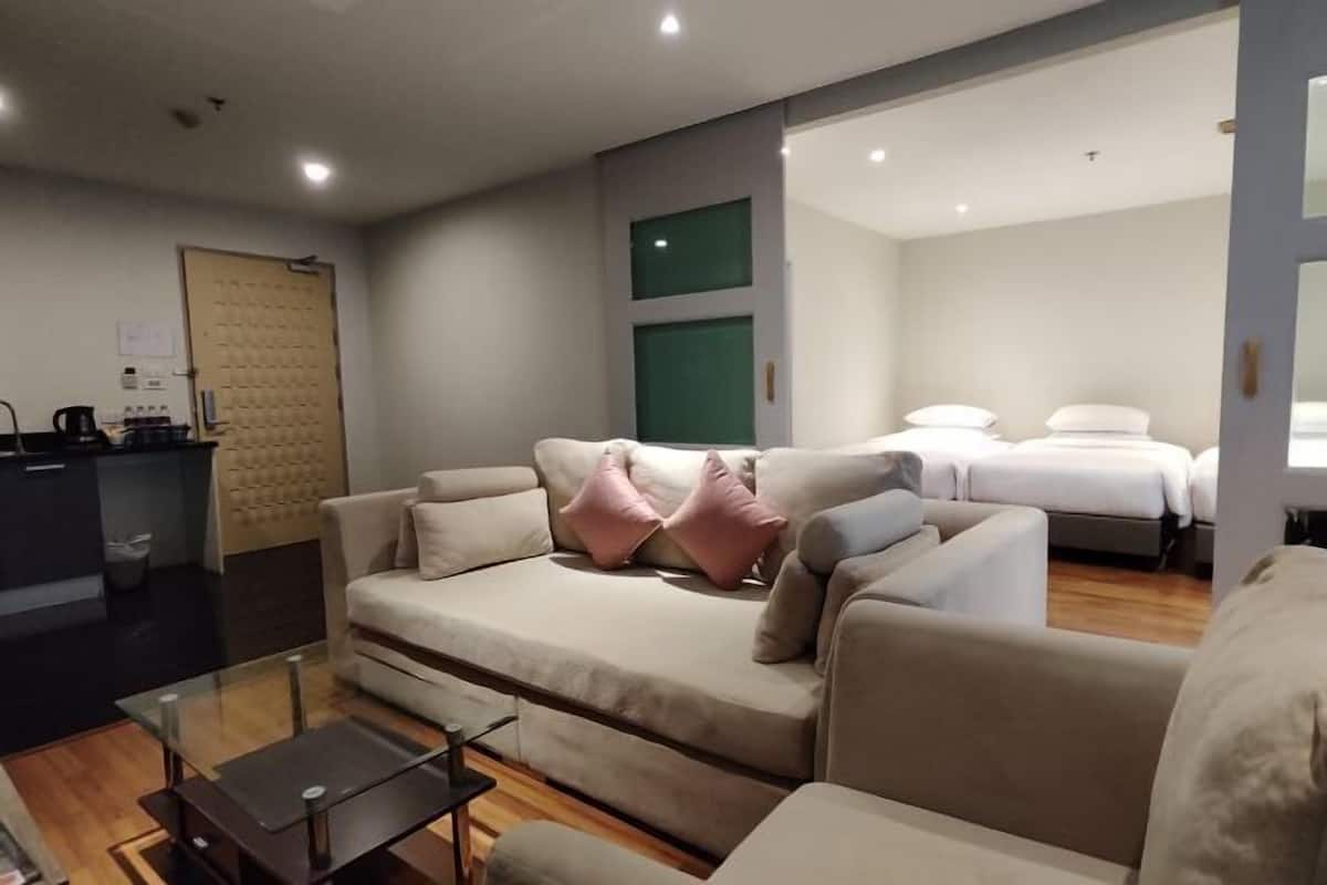 1 bedroom, in-room safe, desk, laptop workspace