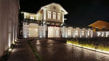Mặt tiền nơi lưu trú