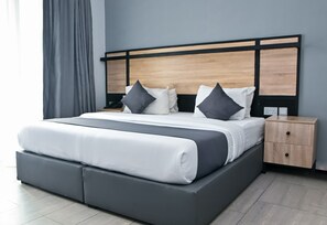 Hochwertige Bettwaren, Daunenbettdecken, Select-Comfort-Betten, Minibar