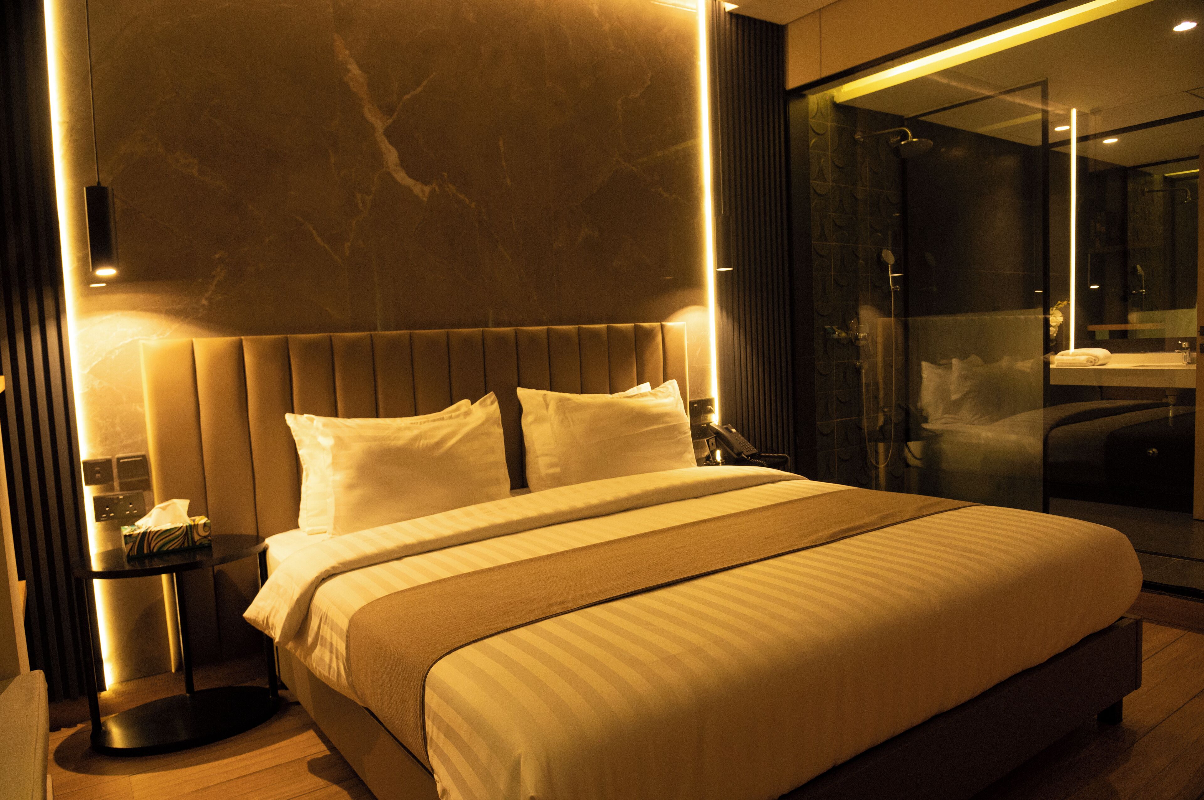 Suite Deluxe | Ropa de cama de alta calidad y edredones de plumas