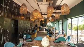 5 restaurants, spécialités Cuisine internationale