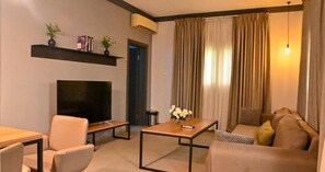 Leilighet – deluxe, 1 soverom, hageutsikt | Sengetøy av topp kvalitet, dundyner og senger med Select Comfort-madrass