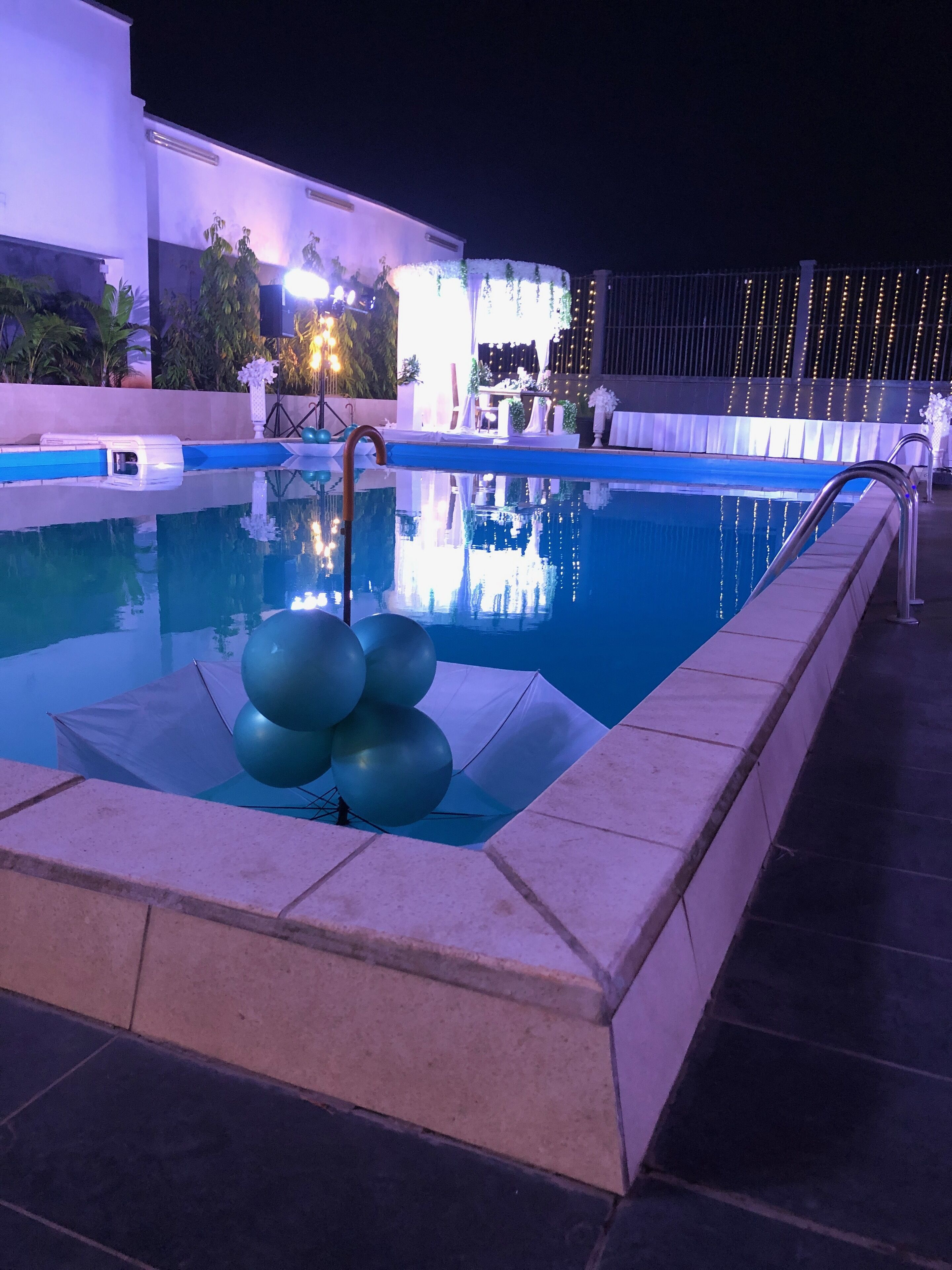 Outdoor pool, pool loungers