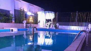 Outdoor pool, pool loungers