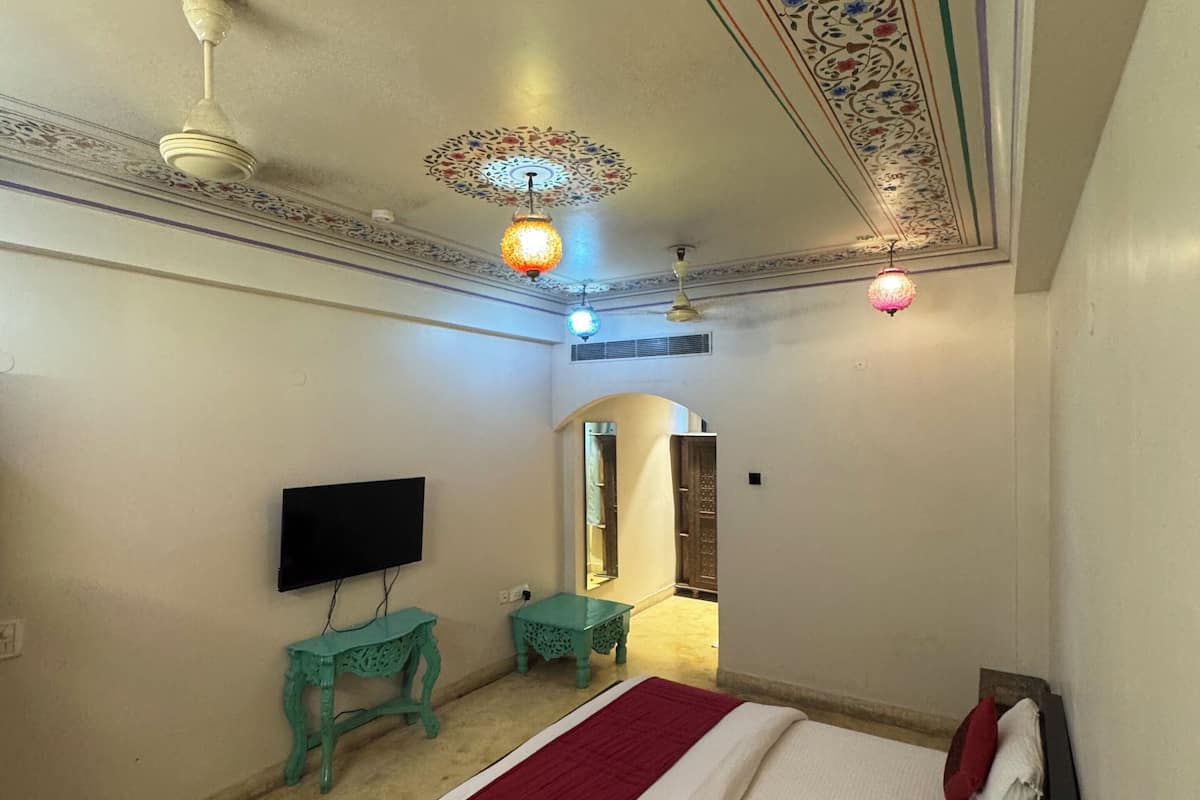 1 bedroom, premium bedding, minibar, in-room safe