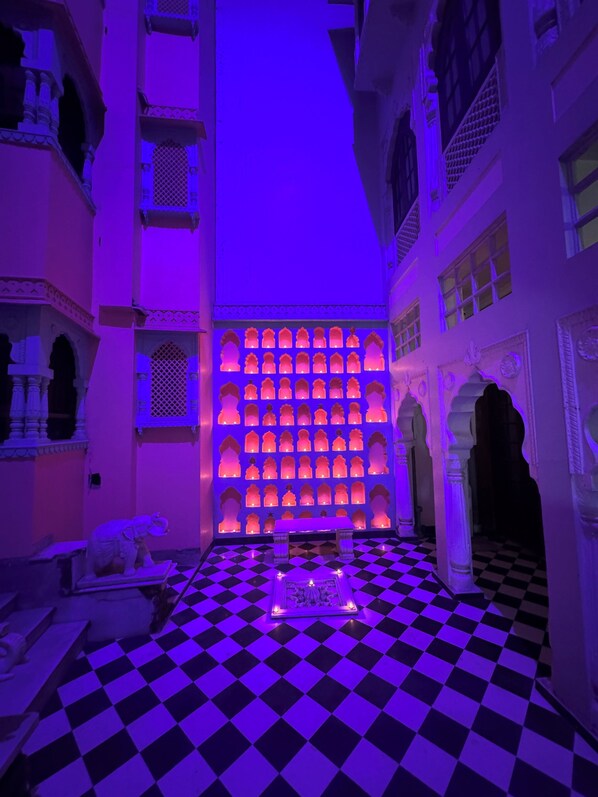 Lobby lounge