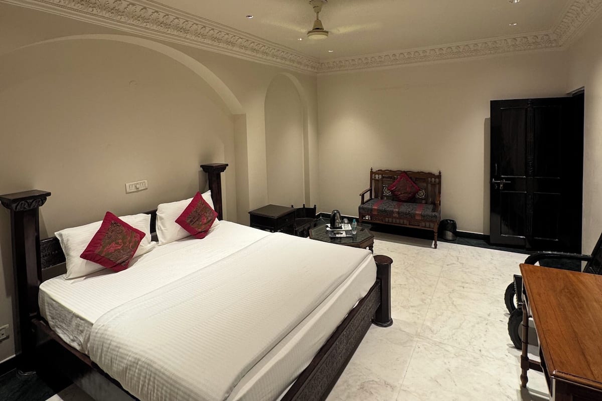 Deluxe Room | 1 bedroom, premium bedding, minibar, in-room safe