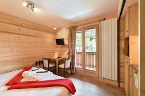 Chambre Studio 2 personnes Budget | In-room safe, iron/ironing board, free WiFi - Loc Hotel Alpen Sports (Les Gets)