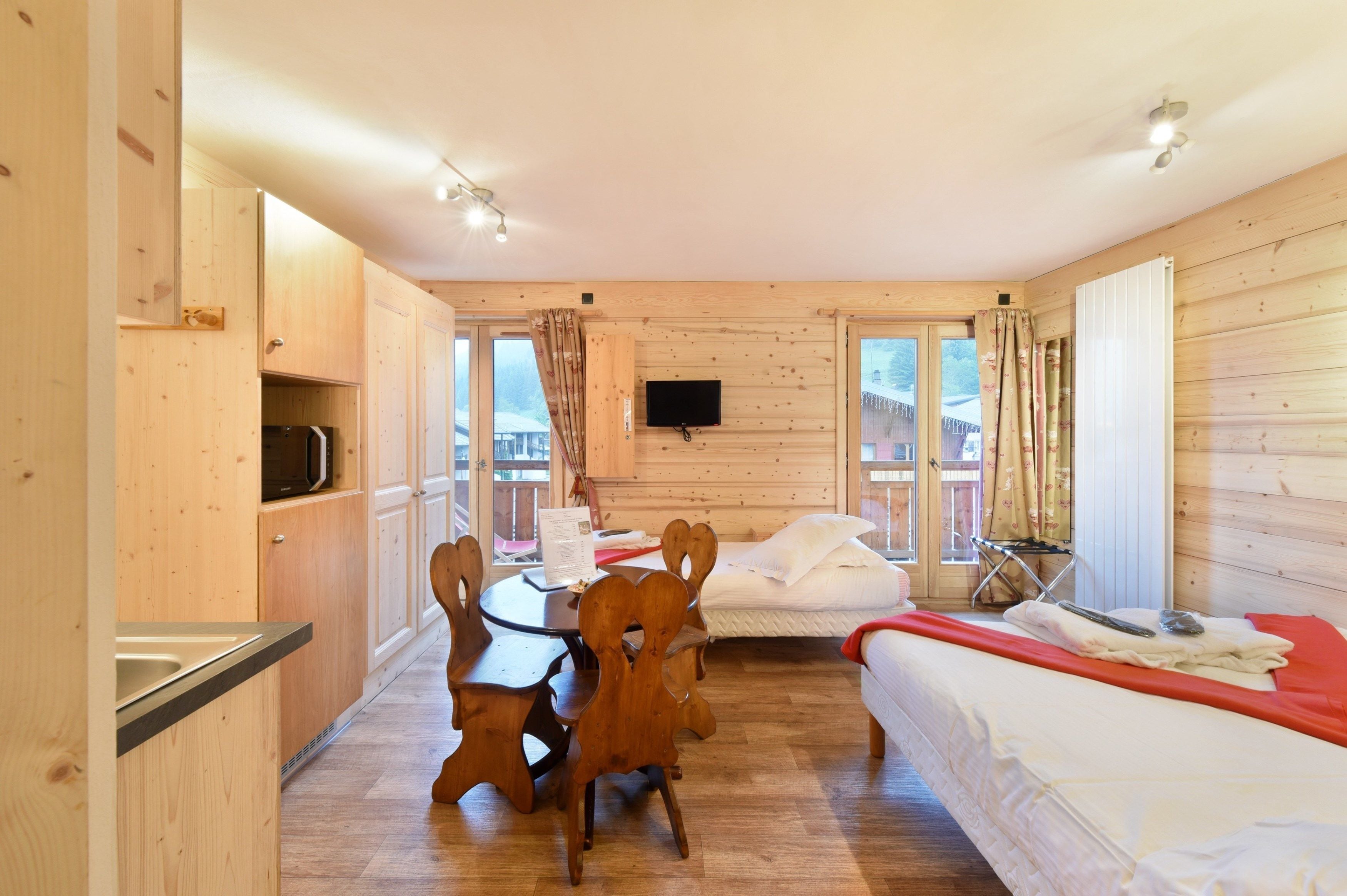 Chambre Studio 3 personnes | In-room safe, iron/ironing board, free WiFi