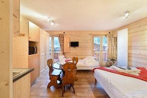 Chambre Studio 3 personnes | In-room safe, iron/ironing board, free WiFi - Loc Hotel Alpen Sports (Les Gets)