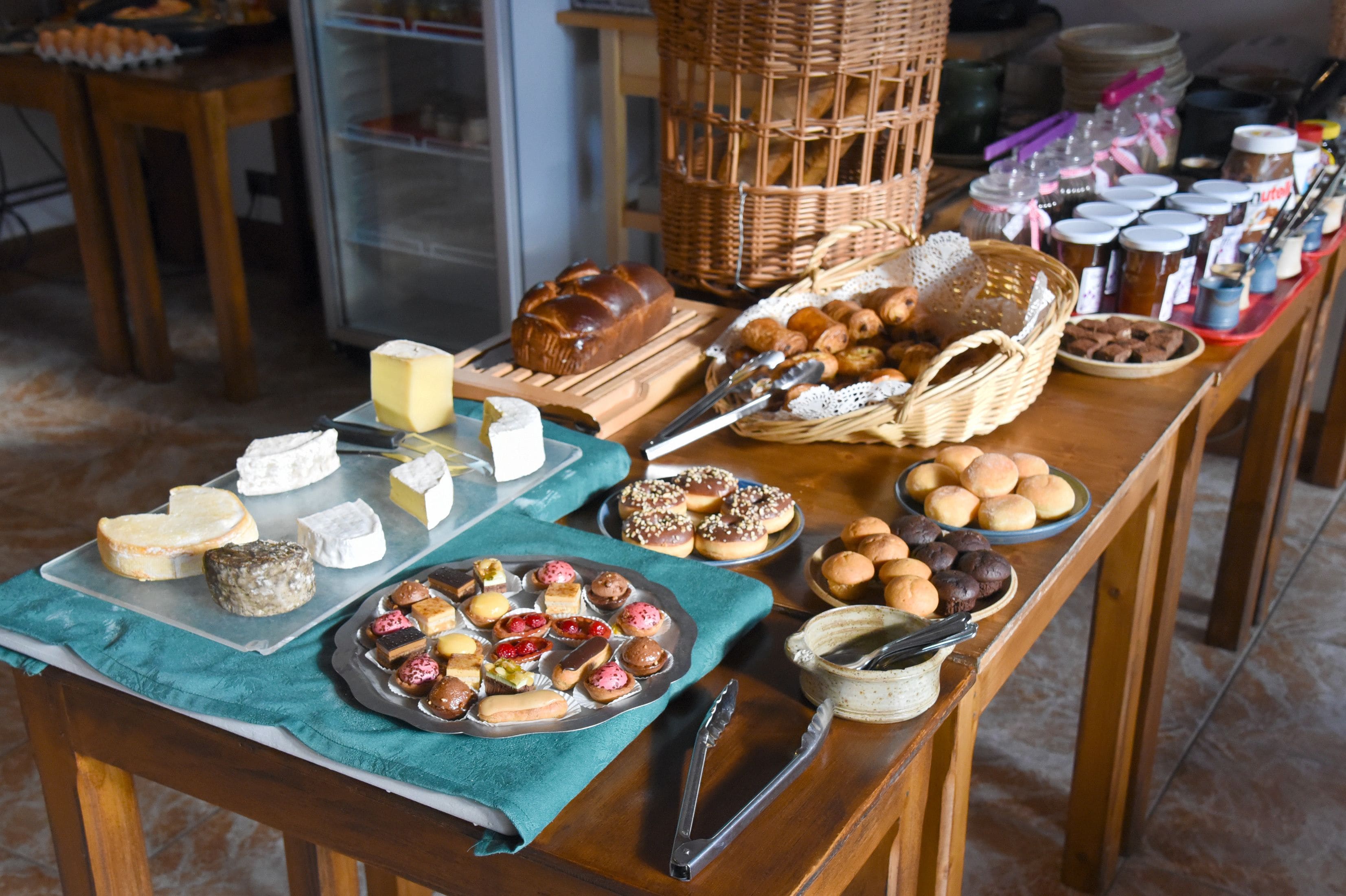 Petit déjeuner buffet (13 EUR par personne)