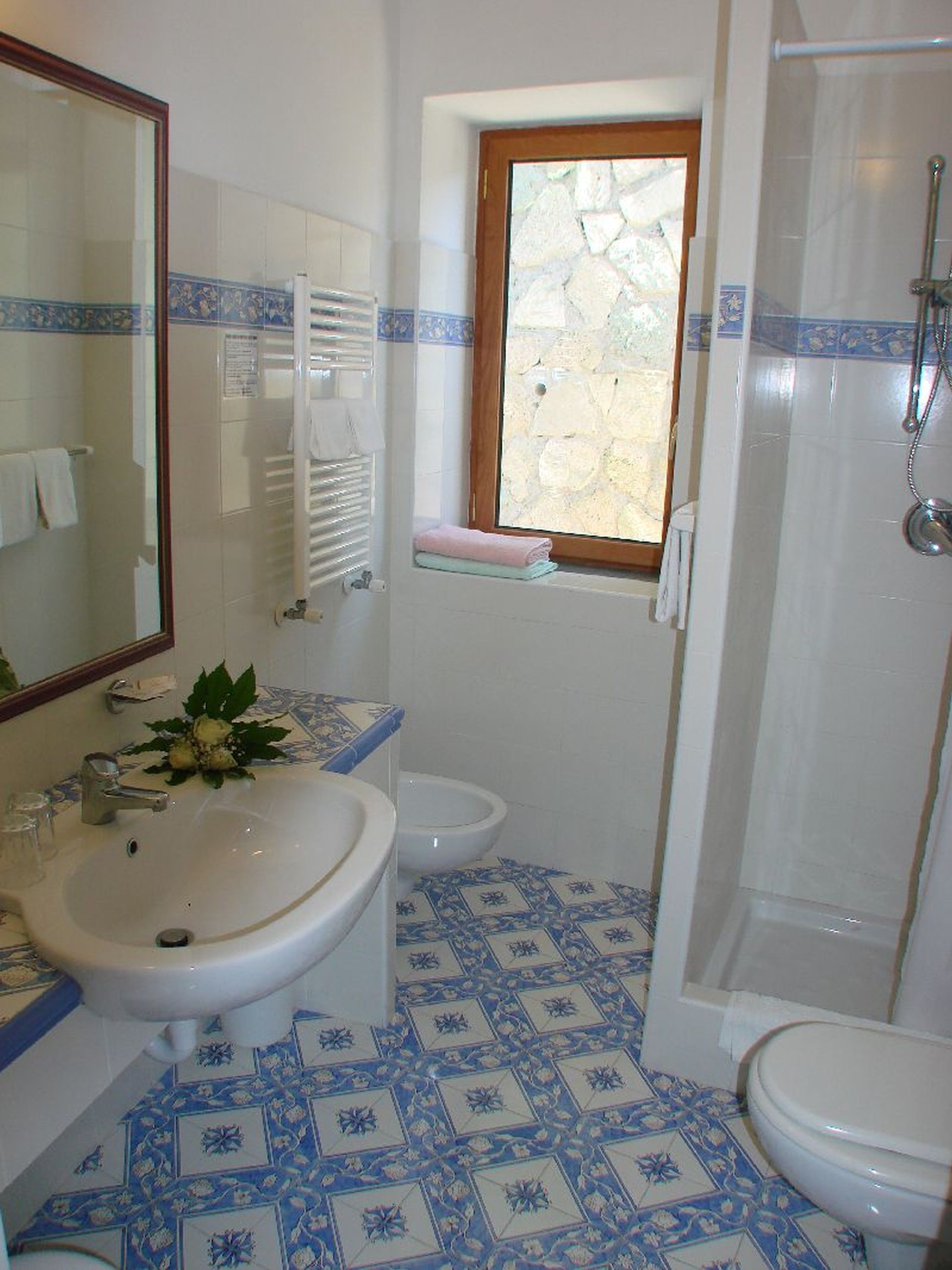 double room, sea view | bathroom | shower, free toiletries, hair dryer, bidet