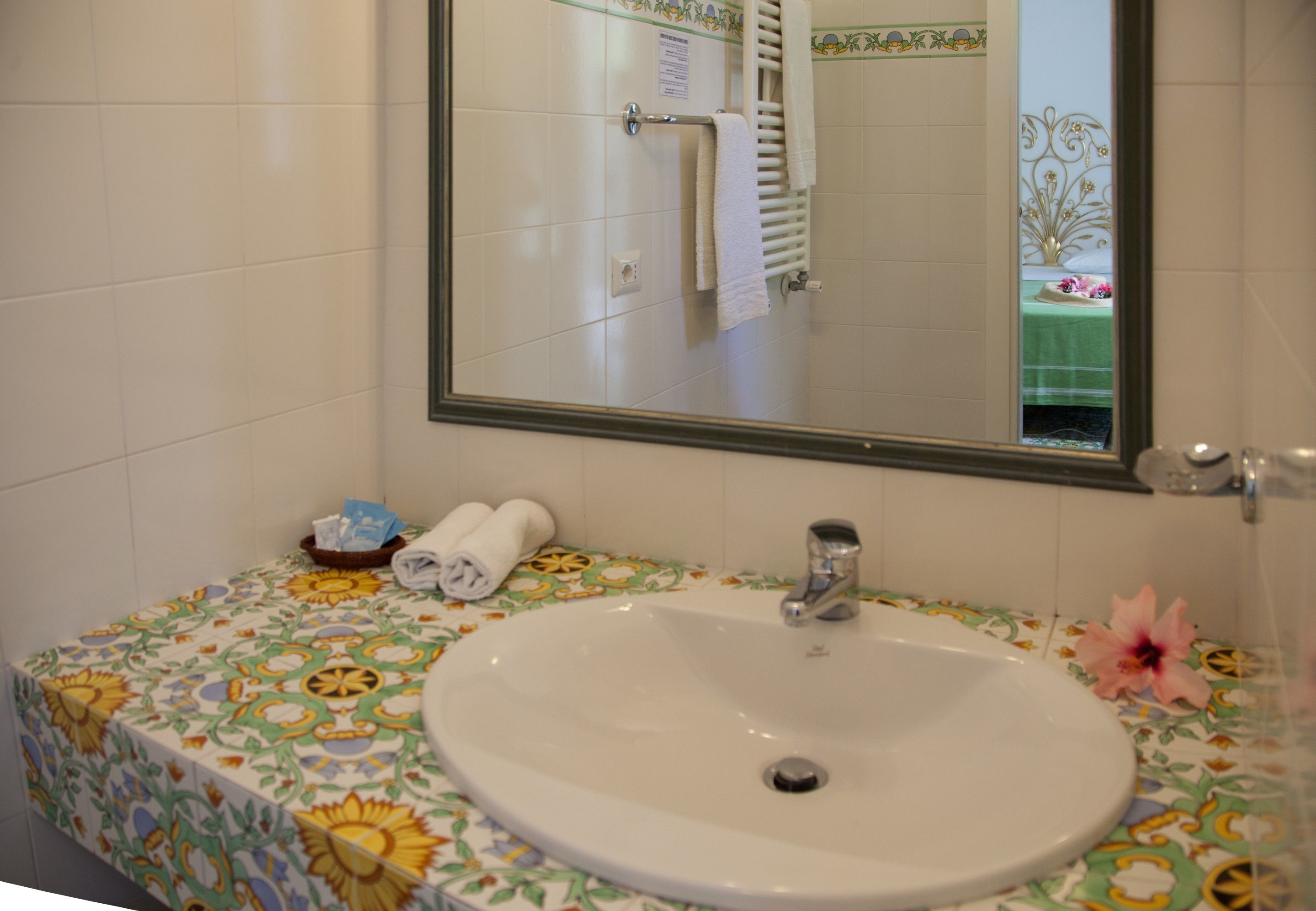 classic double room, garden view | bathroom | shower, free toiletries, hair dryer, bidet