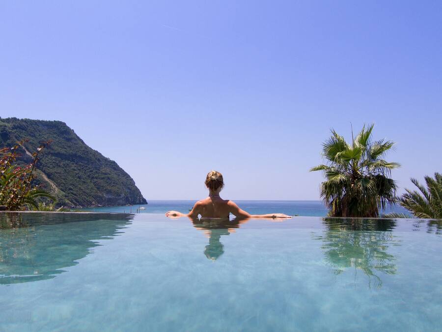 4 Außenpools, Sonnenschirme, Liegestühle