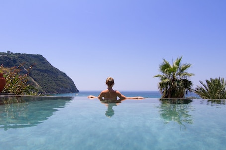 4 outdoor pools, pool umbrellas, pool loungers. Semiramis Hotel De Charme