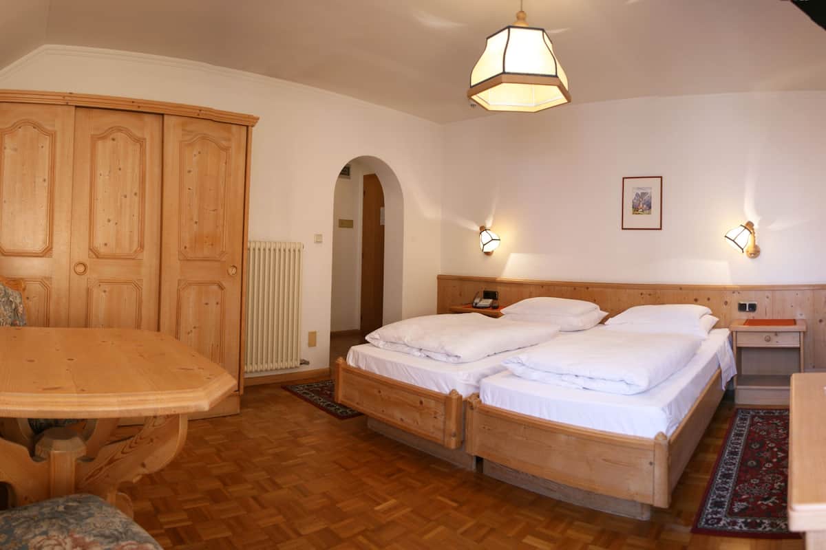 standard double room | down duvets, in-room safe, desk, blackout curtains