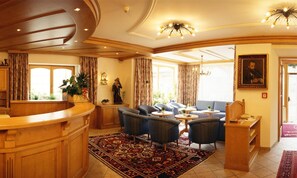 Lobby - Hotel Dolomiti Madonna (Ortisei)