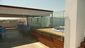 Tina de hidromasaje al aire libre