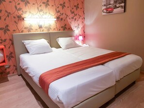 Minibar, in-room safe, desk, iron/ironing board - Hotel Castel (Ghent)