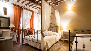 Superior-værelse til 3 personer | Minibar, skrivebord, gratis Wi-Fi