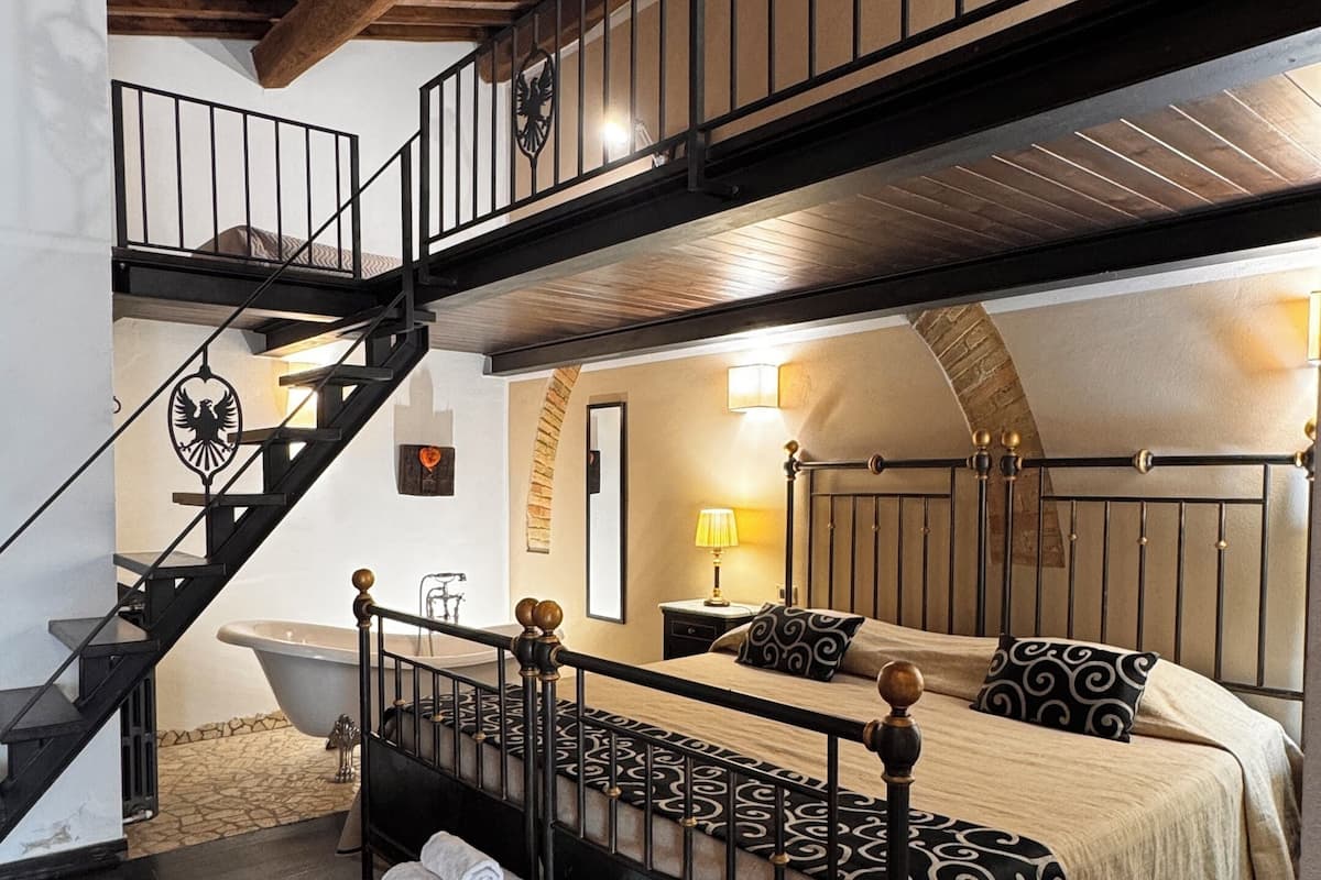 Suite | Minibar, desk, free WiFi
