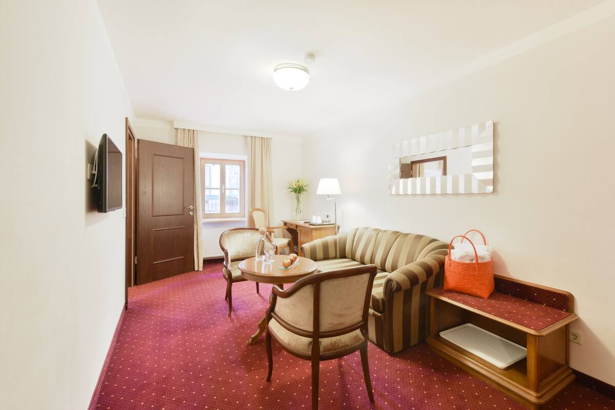 suite, city view | living area | flat-screen tv