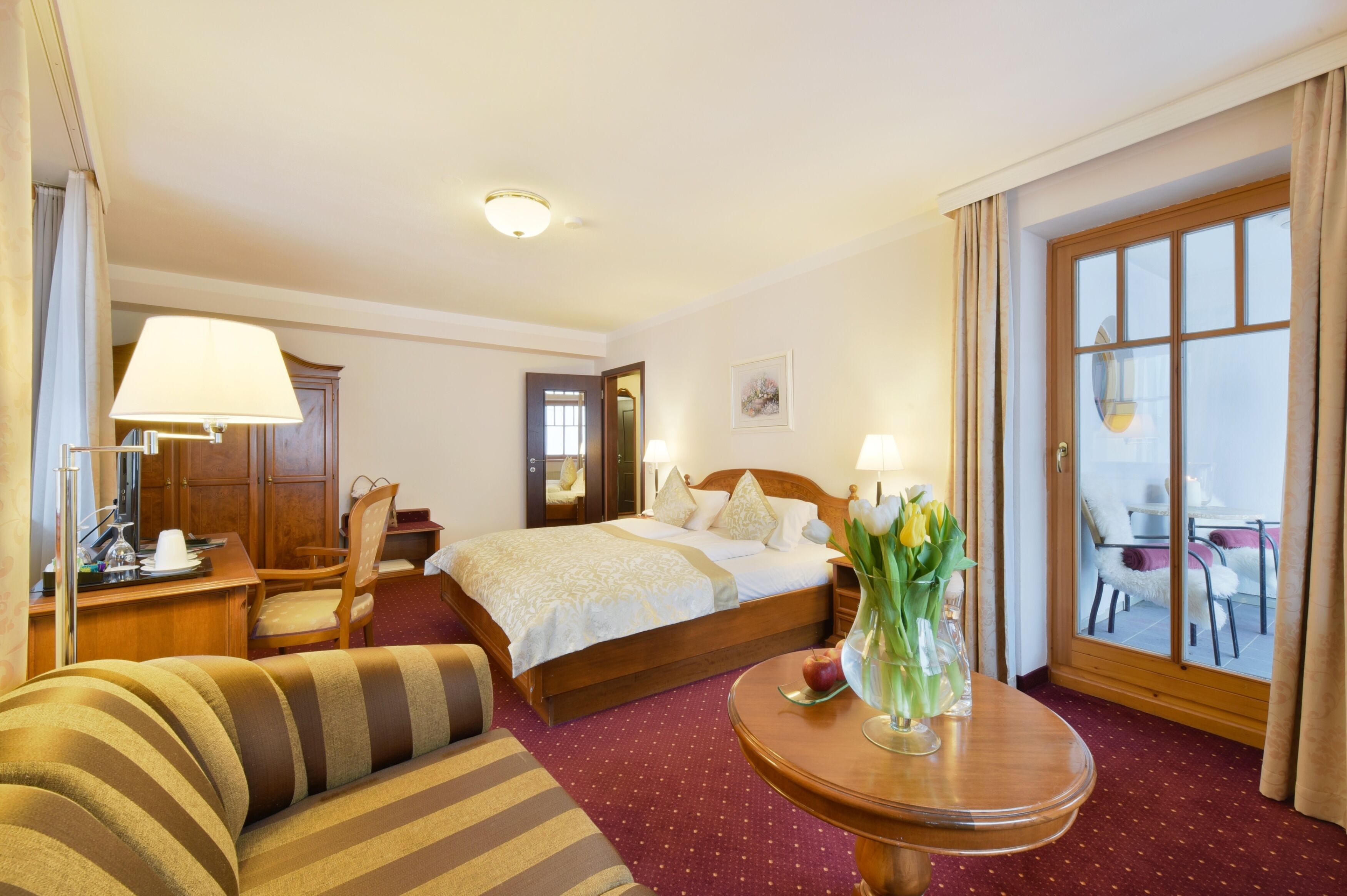 deluxe double room, city view | hypo-allergenic bedding, select comfort beds, in-room safe, desk