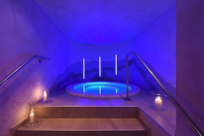 Sauna, tina de hidromasaje, baño de vapor y tratamientos corporales