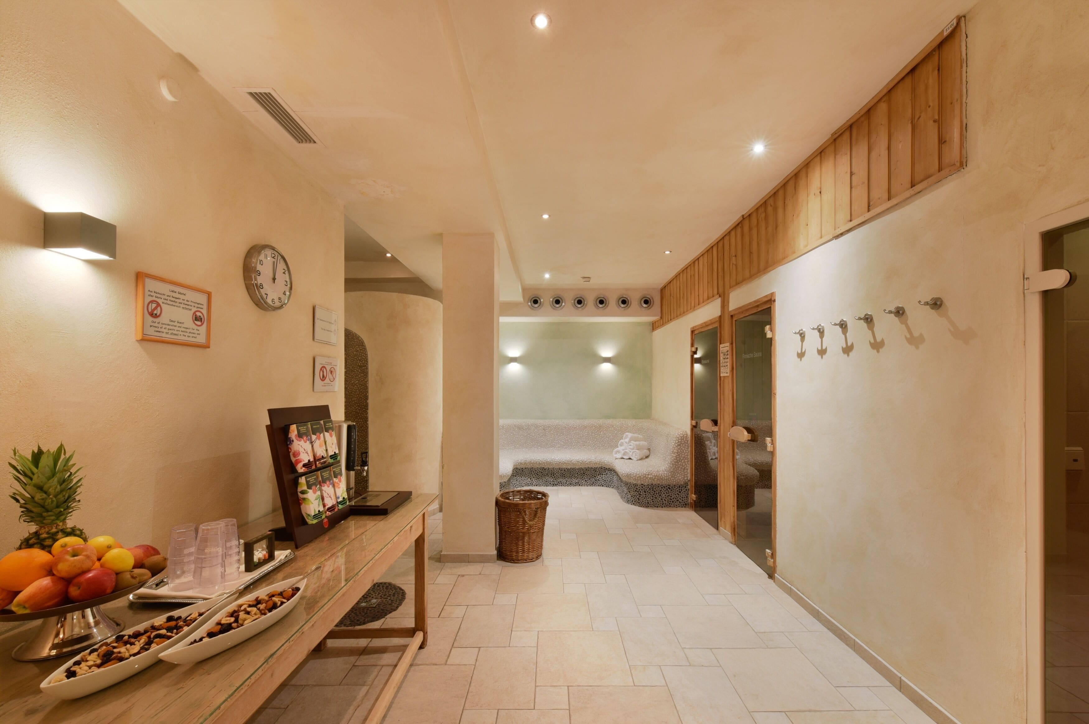 sauna, hot tub, steam room, body treatments, aromatherapy