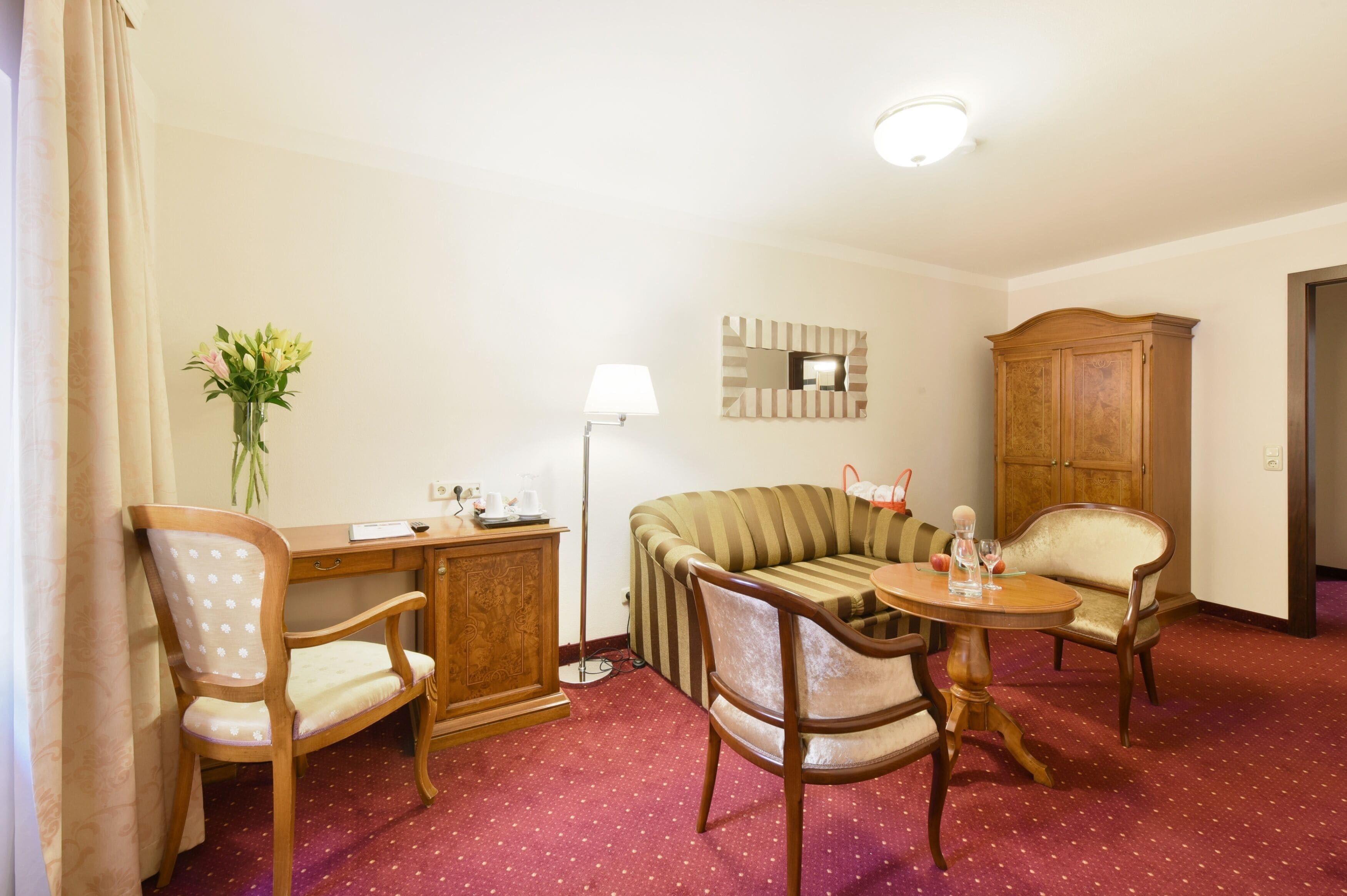 suite, city view | living area | flat-screen tv