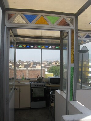 Mini-fridge, microwave, oven, dishwasher - Posada Peregrinus (Lima)