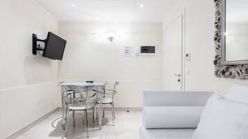 Cofres nos quartos, quartos à prova de som, Wi-Fi de cortesia