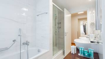 Shower, rainfall showerhead, free toiletries, hair dryer