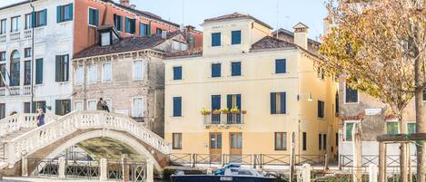 Bagian depan properti