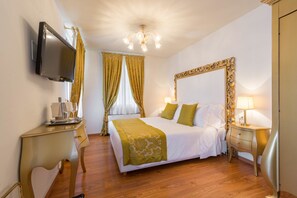Familienapartment, 2 Schlafzimmer, Balkon, Kanalblick | Zimmersafe, schallisolierte Zimmer, kostenloses WLAN, Bettwäsche