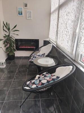 Superior Double or Twin Room, Detached Private Bathroom, (shared apartment) | Terrass/Patio