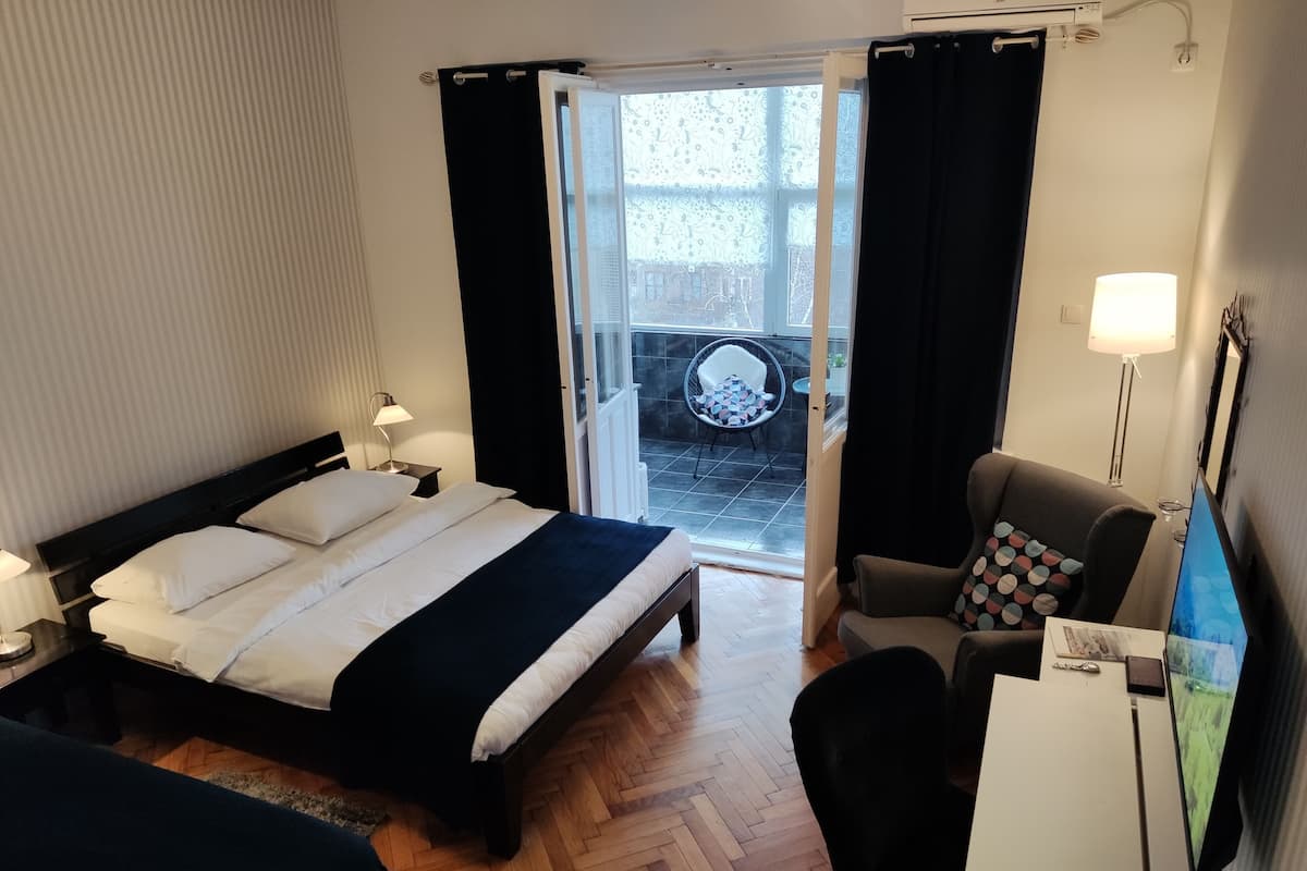 Superior Double or Twin Room, Detached Private Bathroom, (shared apartment) | Bộ trải giường bằng vải cotton Ai Cập, bộ đồ giường cao cấp