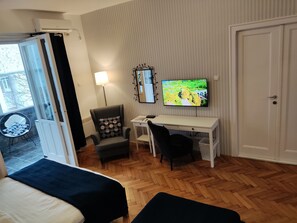 Double or Twin Room, External Private Bathroom, Private Balcony, Courtyard View (Shared Apartment) - Selection Apartments & Rooms (Belgrade)