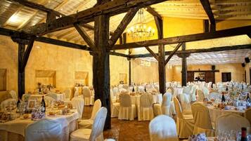 Déjeuner et dßner servis sur place