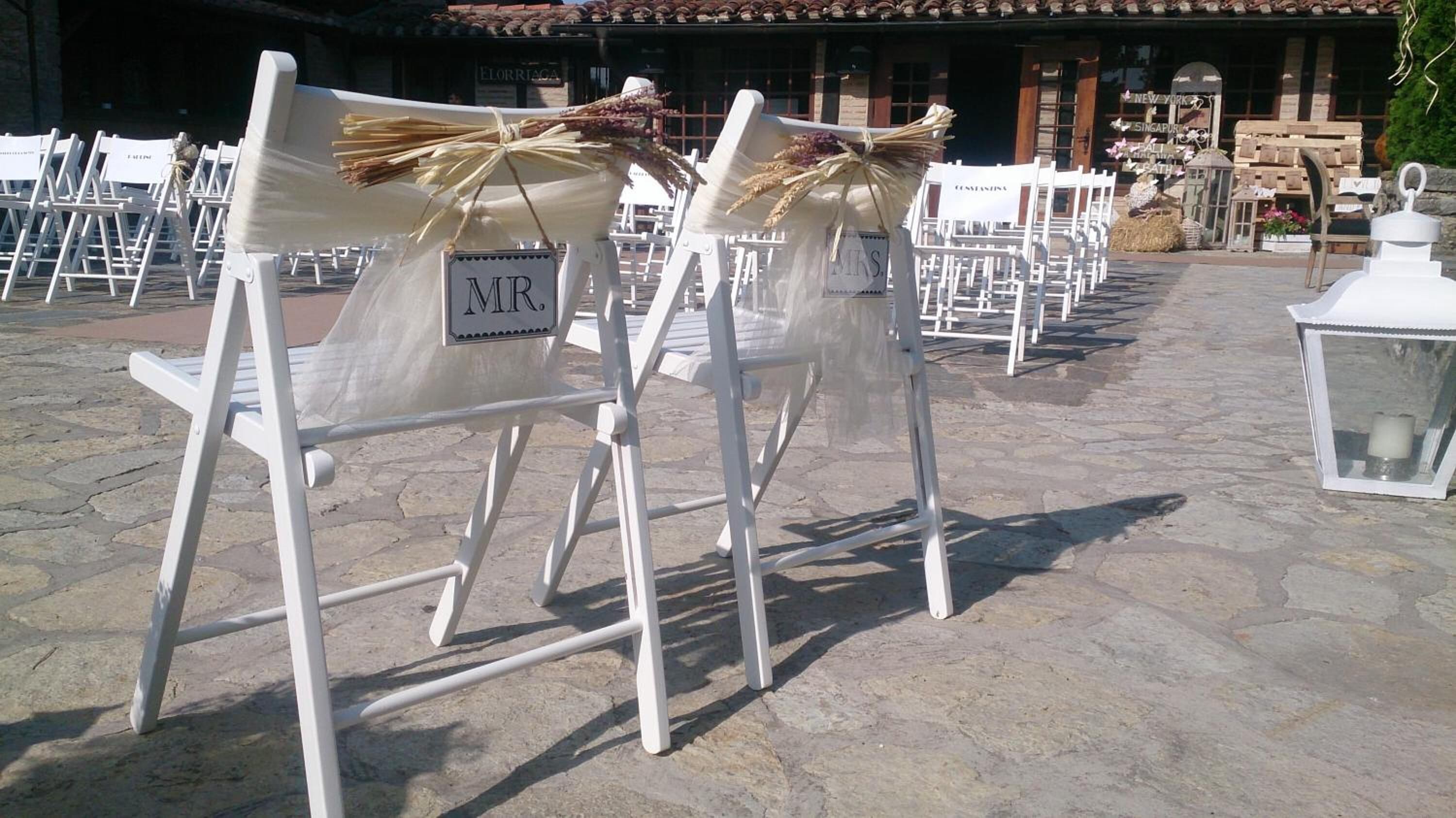 lunch and dinner served