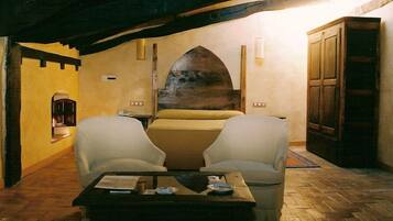 Minibar, in-room safe, individually decorated, individually furnished