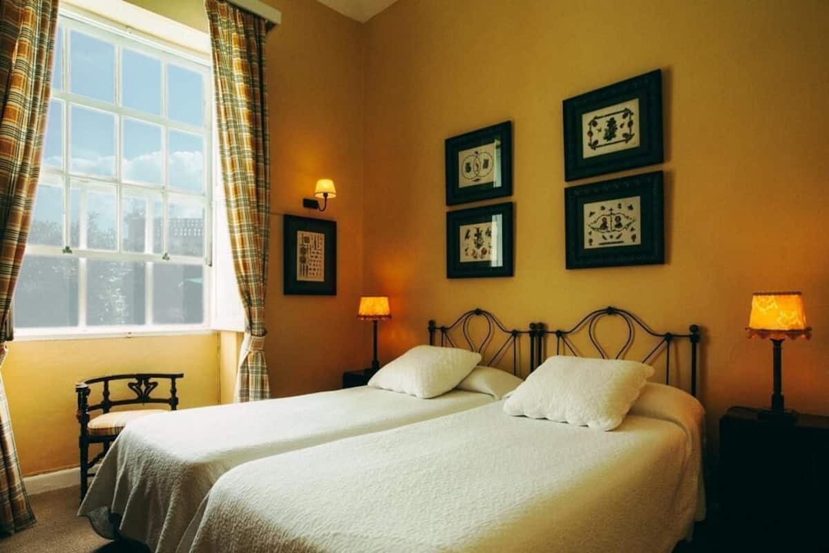 Memory foam beds, desk, cribs (free), WiFi (free)