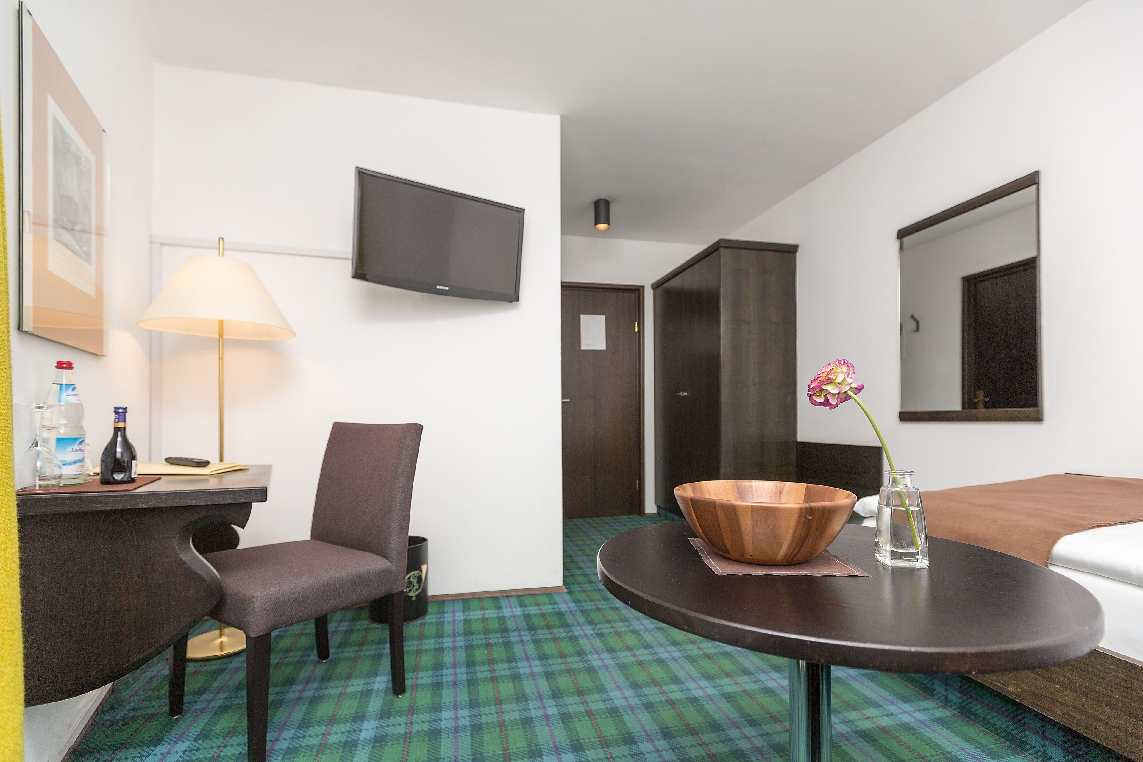 standard single room | hypo-allergenic bedding, in-room safe, desk, soundproofing