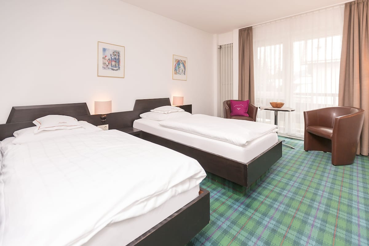 twin room | hypo-allergenic bedding, in-room safe, desk, soundproofing