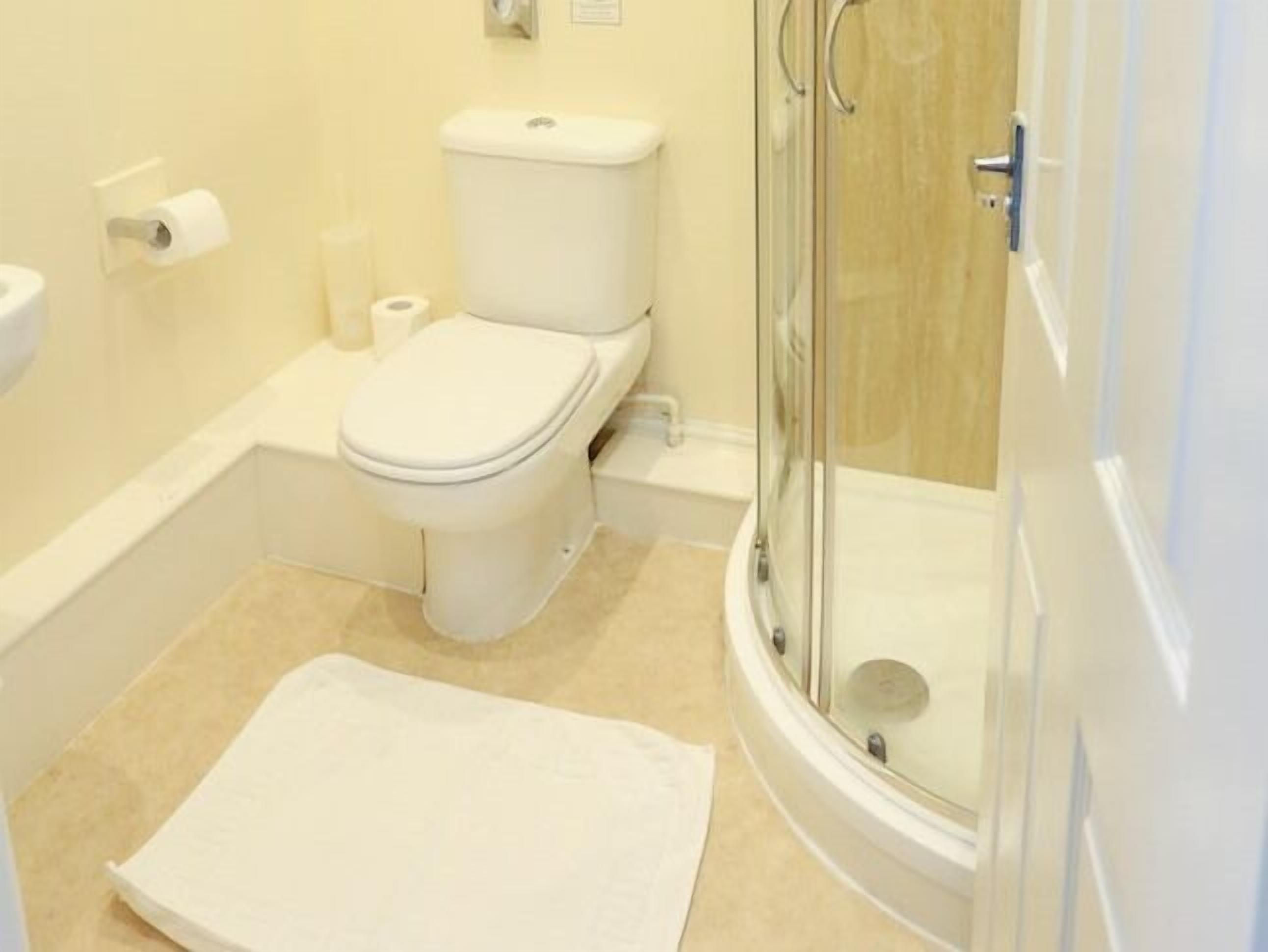 A bathroom with a toilet, a shower, and a bathtub.