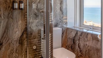 Chambre Double, salle de bains attenante, vue mer | Salle de bain