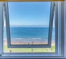 Chambre Double, salle de bains attenante, vue mer | Vue depuis l’hébergement