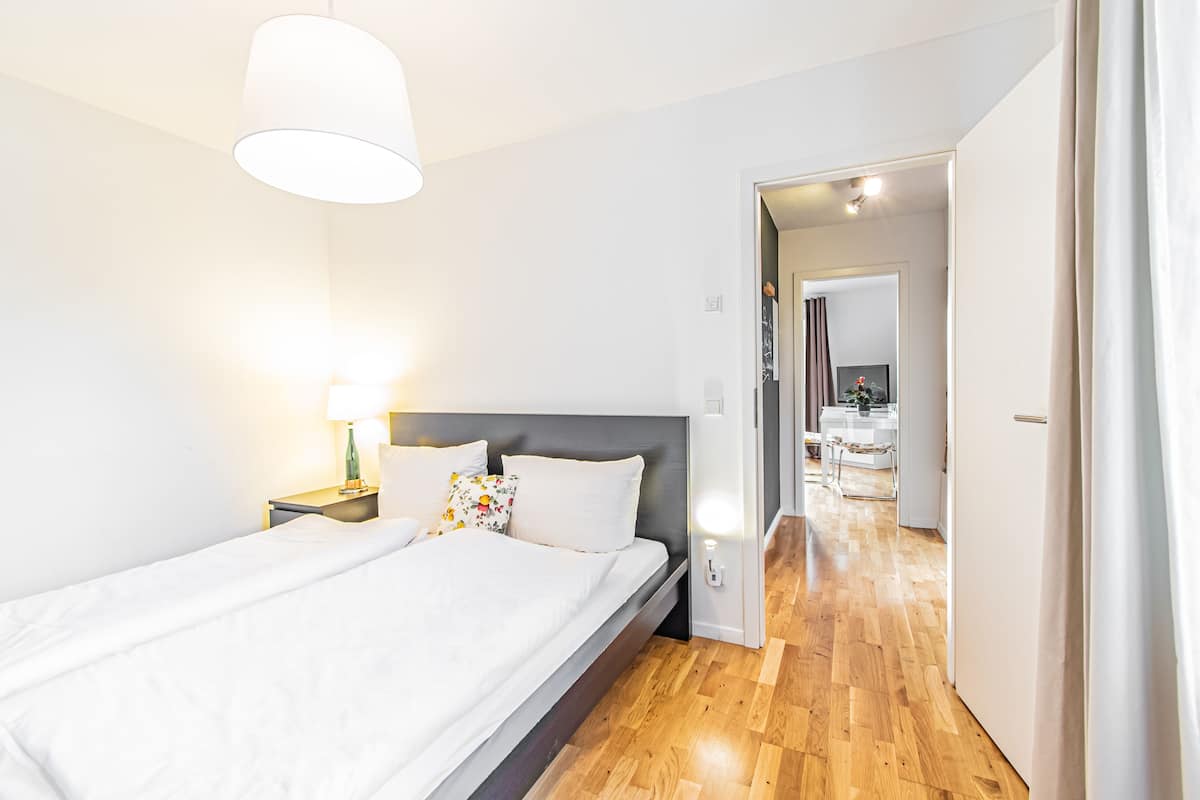 Ropa de cama hipoalergénica y cortinas opacas